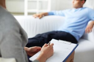 Two people in a session discussing the difference between a psychologist and a psychiatrist