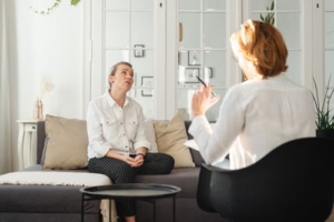 A client talking with a therapist during an EMDR therapy conversation